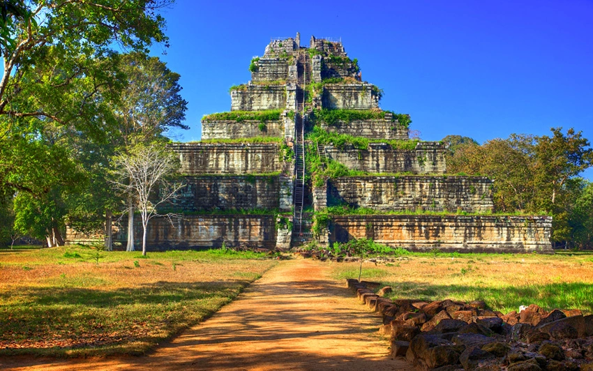 Koh Ker Temple_Serva Travel